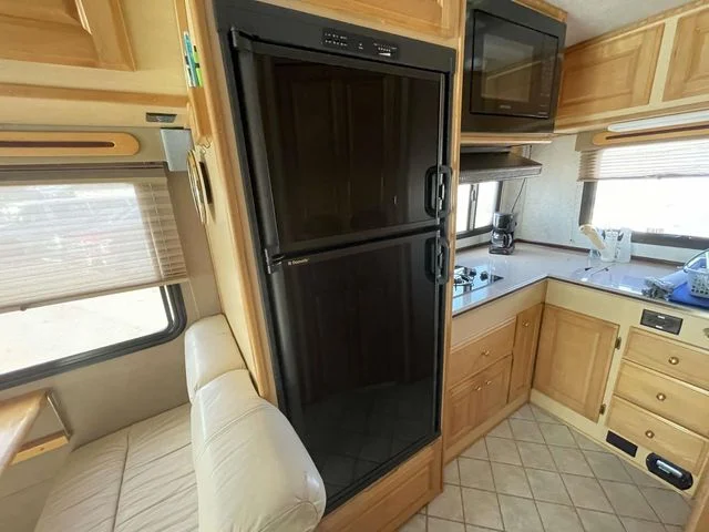 Used 2004  Ford Standard image 12