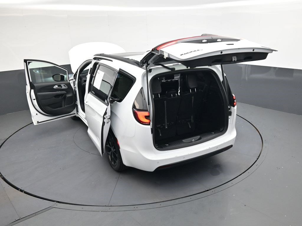 Used 2025 Bright White Clearcoat Chrysler Limited image 46