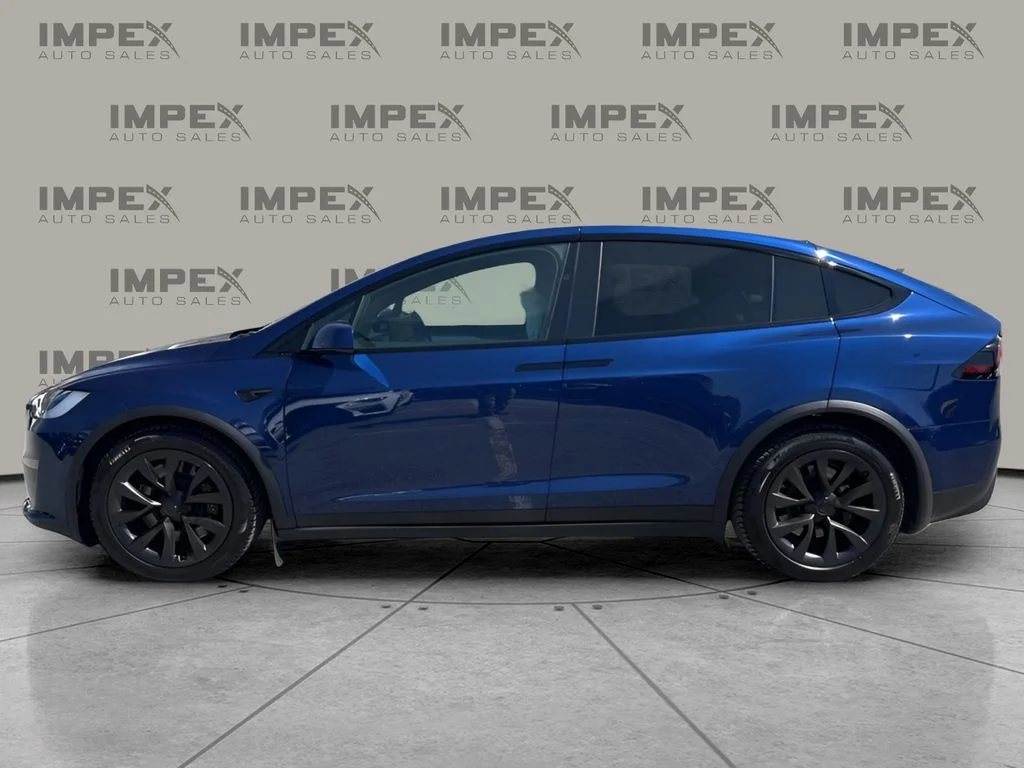 Used 2022  Tesla Base image 2