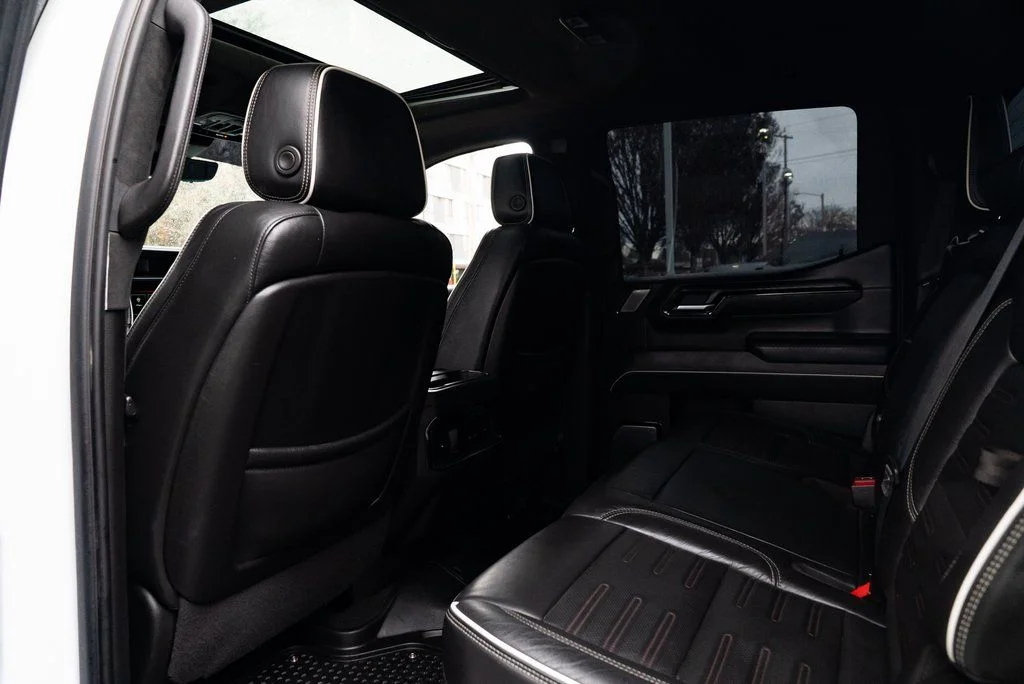Used 2022 White GMC AT4X image 23