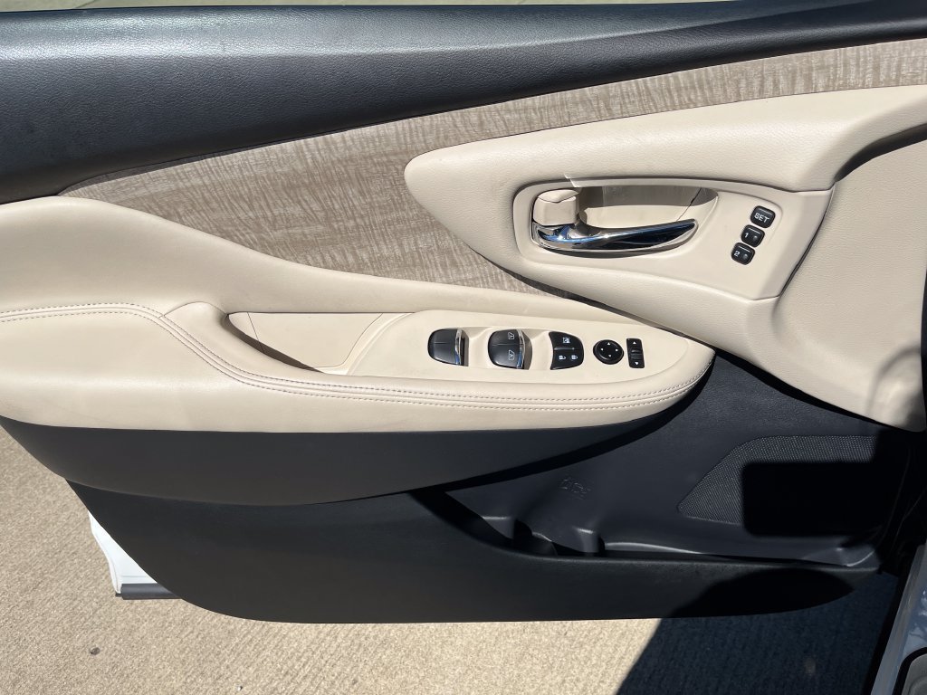 Used 2024 White Nissan SL image 11