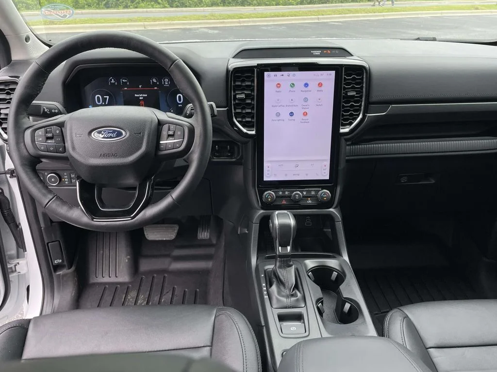 Used 2025 Oxford White Ford LARIAT image 4