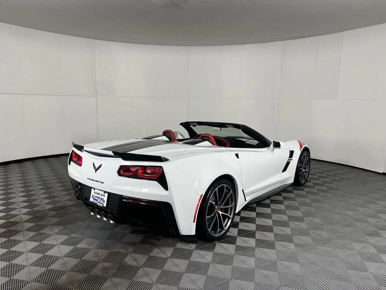 Used 2019 ARCTIC WHITE Chevrolet Grand Sport 2LT image 19