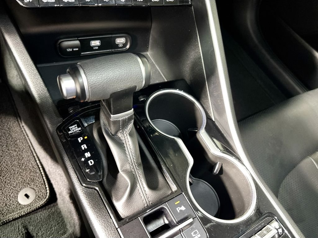 Used 2022 Ebony Black Kia EX image 18