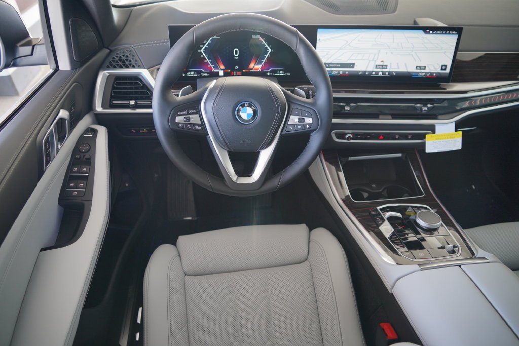 New 2026 Black Sapphire Metallic BMW xDrive50e image 22