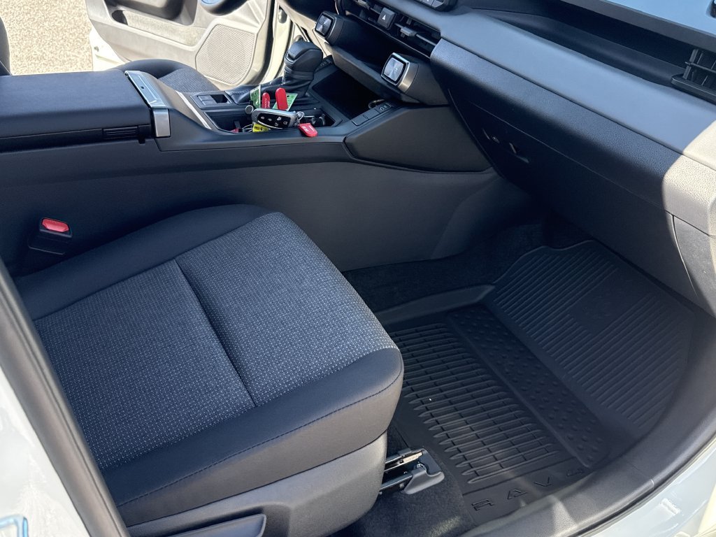 2026 Toyota RAV4 LE - Photo 32