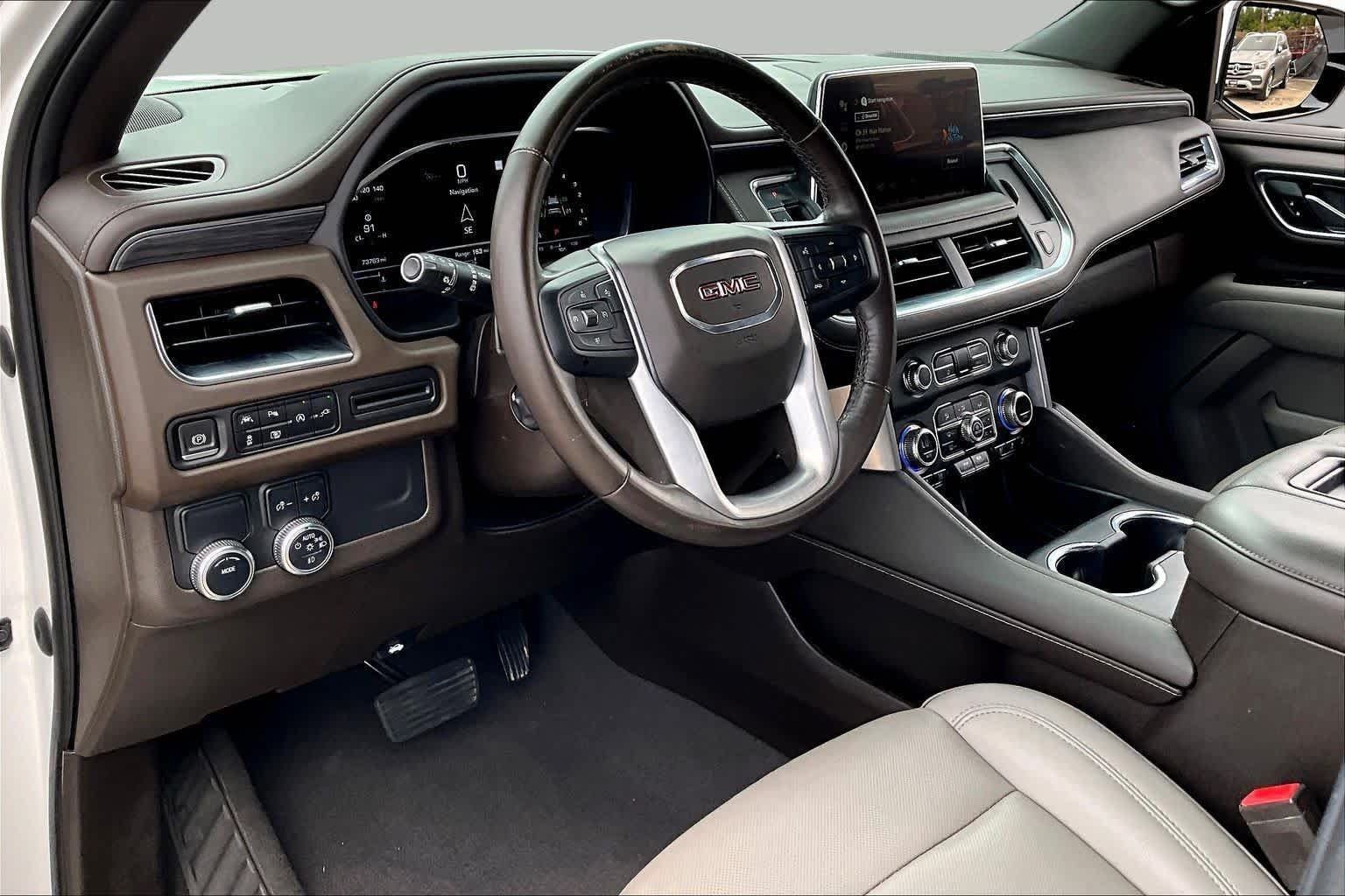 Used 2022 White Frost Tricoat GMC SLT image 18