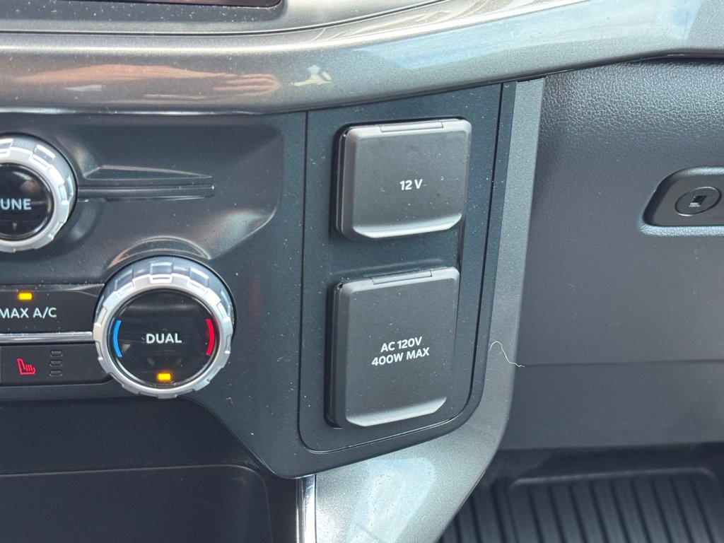 Used 2023 Agate Black Metallic Ford XLT image 28