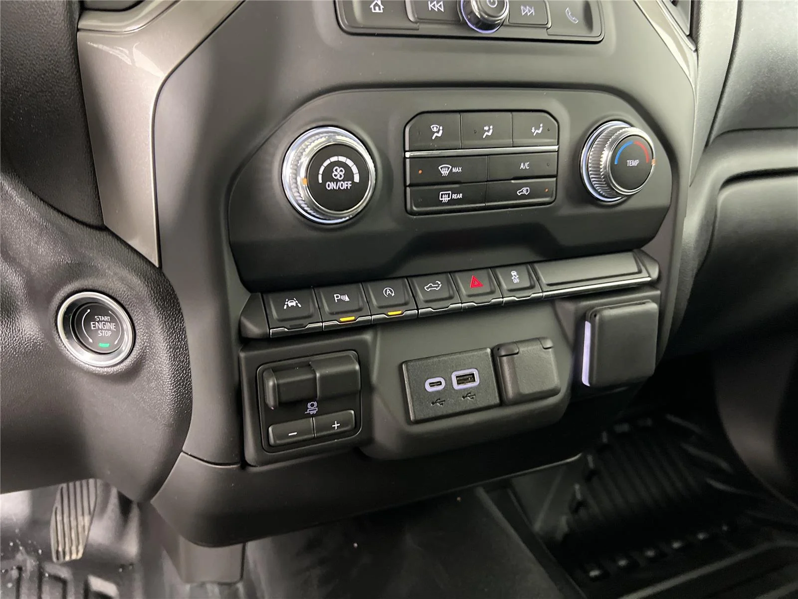 New 2026 Onyx Black GMC Pro image 25