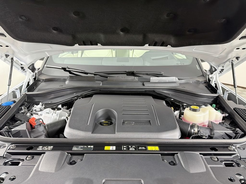 New 2027 Fuji White Land Rover SE image 32