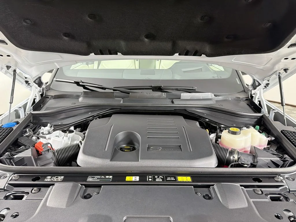 New 2027 Fuji White Land Rover SE image 32