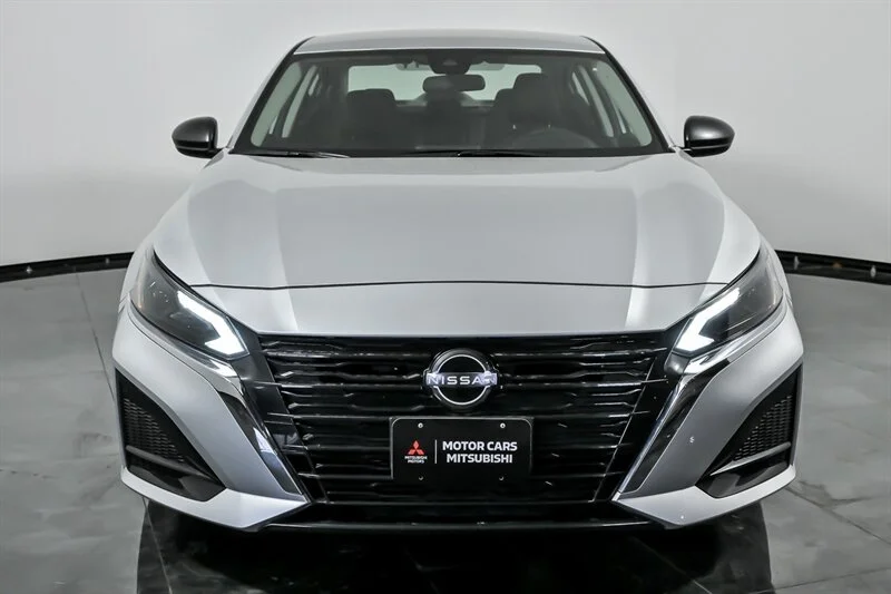 Used 2024 Brilliant Silver Metallic Nissan 2.5 S image 4