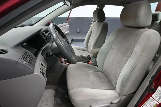 Used 2007 Red Toyota LE image 21