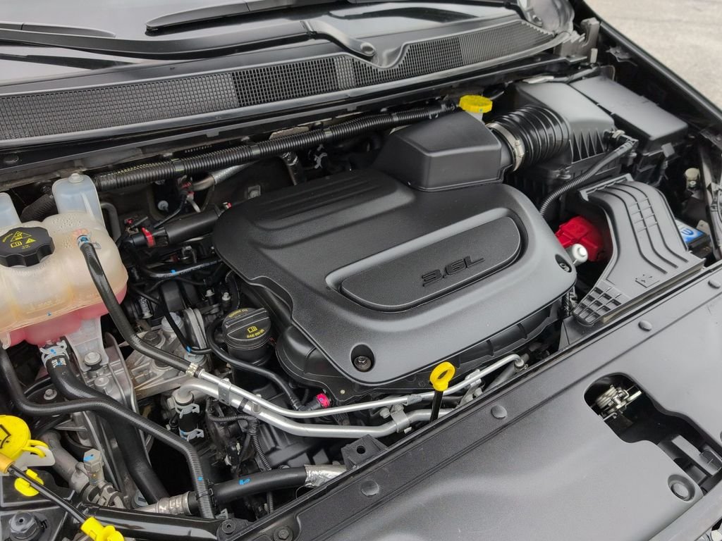 Used 2025 Black Chrysler Limited image 12