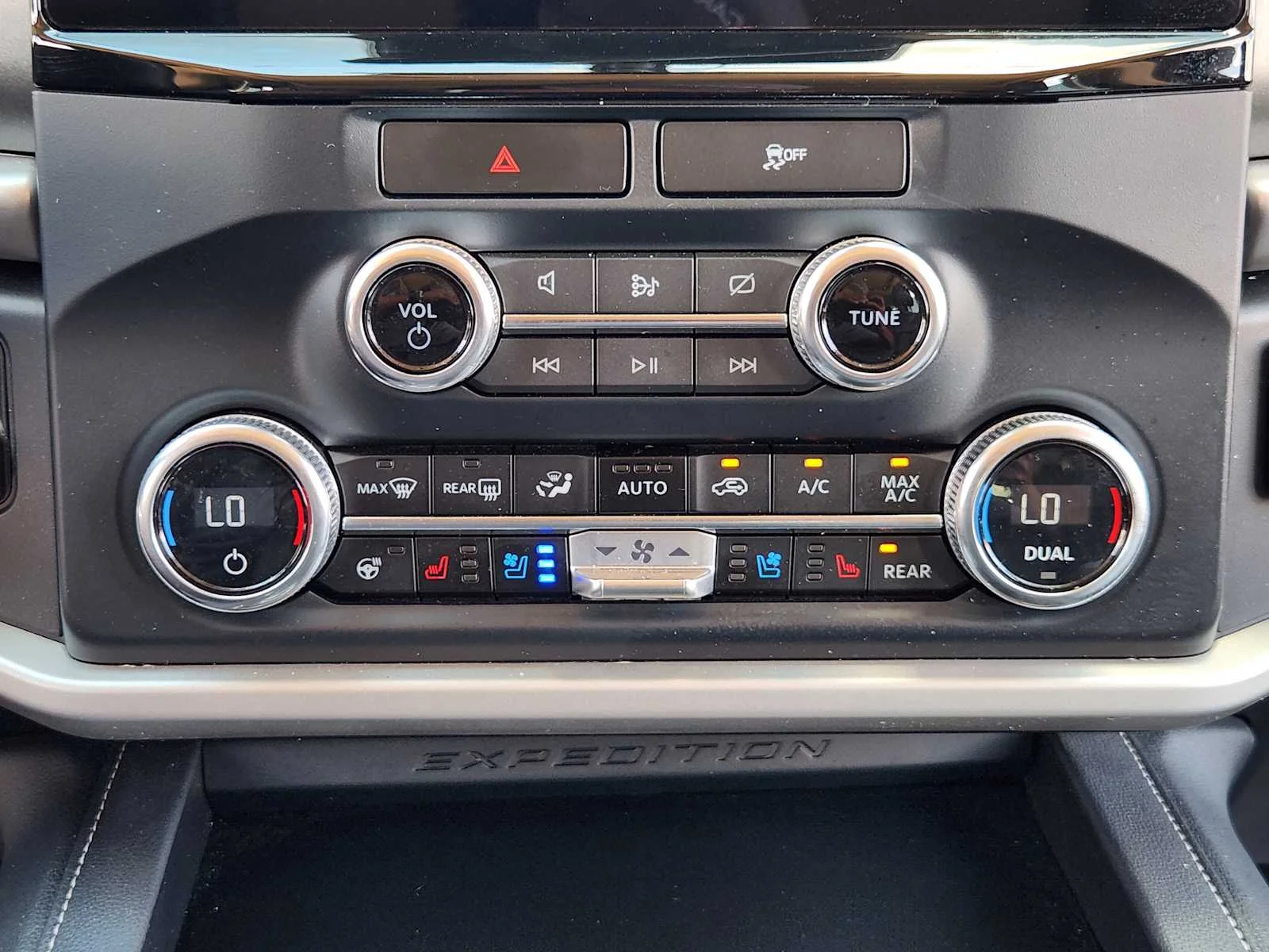 Used 2023 Agate Black Metallic Ford XLT image 17