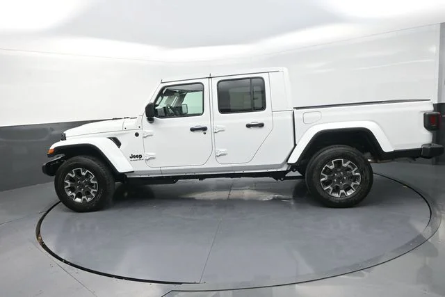 New 2026 Bright White Clear-Coat Exterior Paint Jeep Sahara image 7