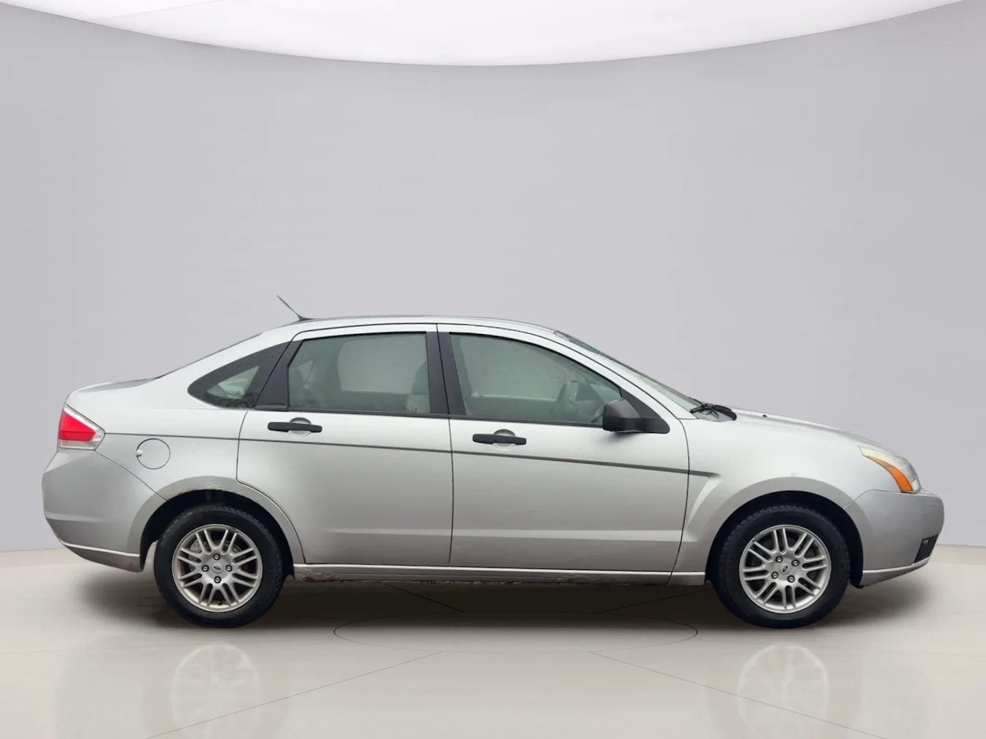 Used 2011 Silver Ford SE image 4