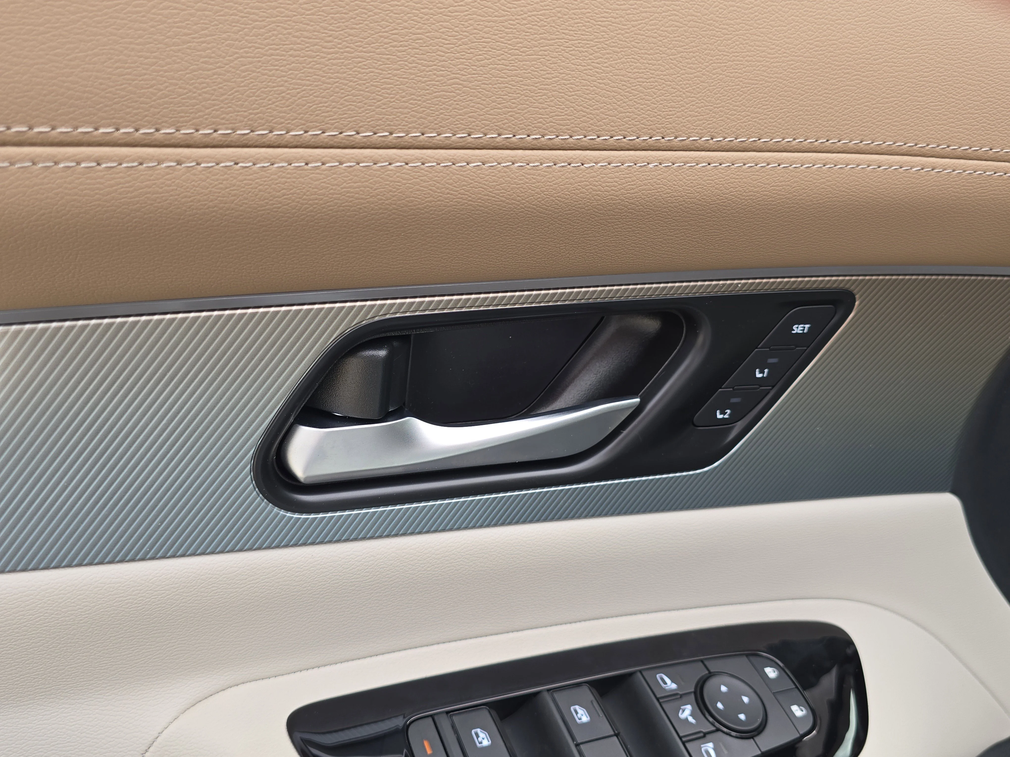 New 2026 Everest White Pearl TriCoat / Super Black Two-tone Nissan Platinum image 19