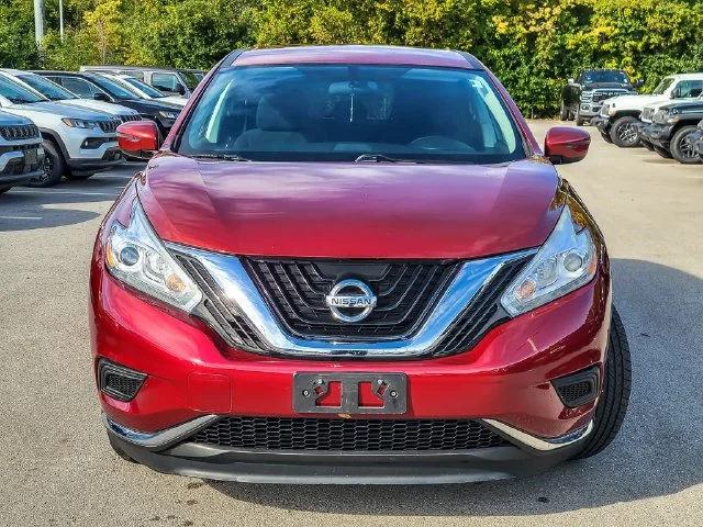 Used 2017 Red Nissan S image 4
