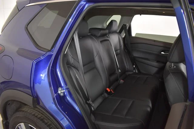 Used 2023 Blue Nissan SL image 18