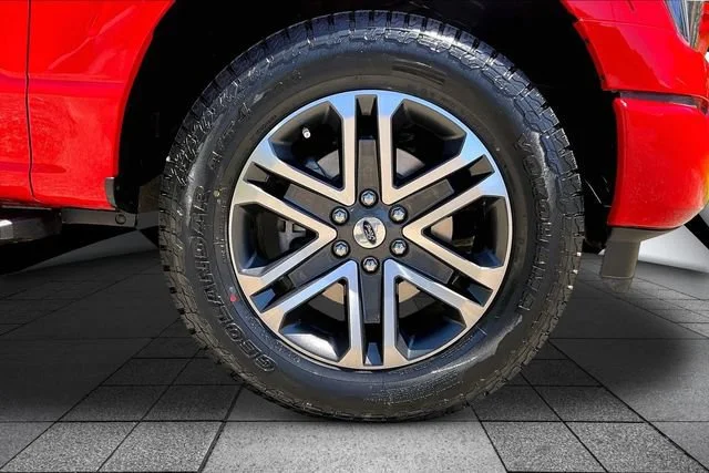 Used 2023  Ford XL image 8