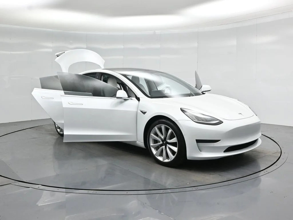 Used 2020  Tesla Standard Range Plus image 27