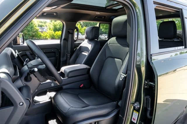 New 2026 Woolstone Green Metallic Land Rover X-Dynamic SE image 39