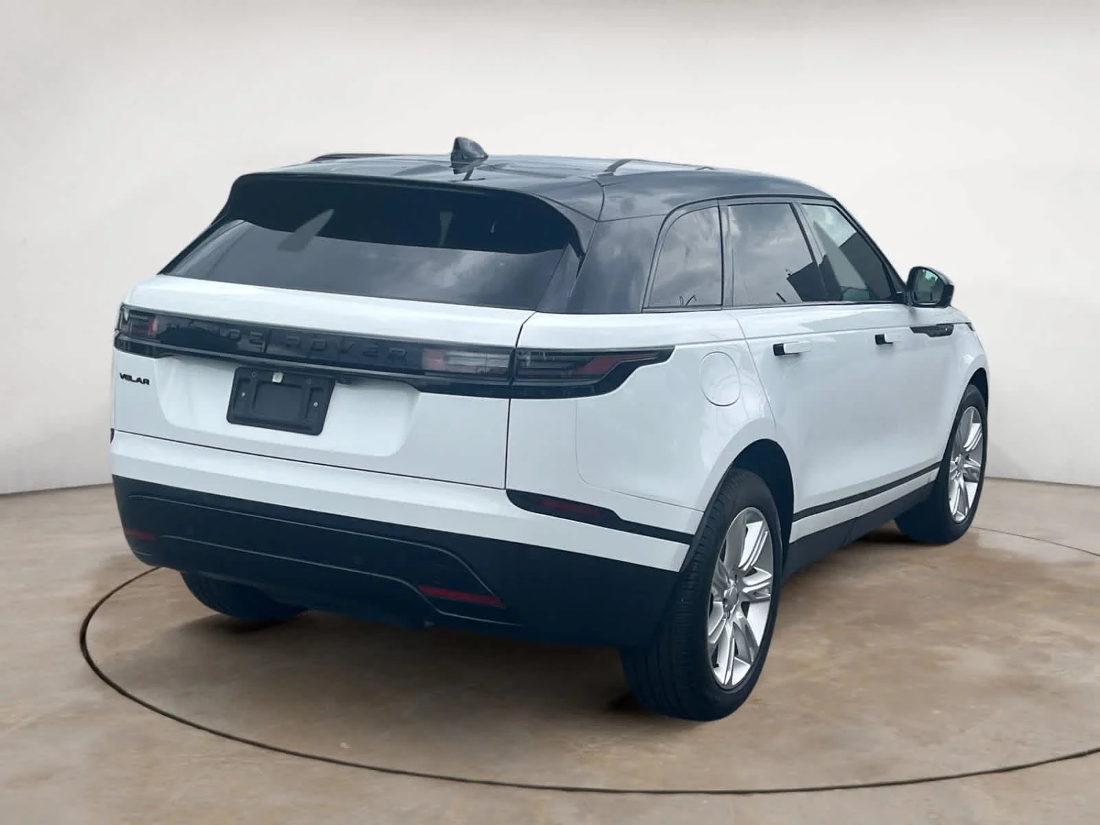 Used 2026 Fuji White Land Rover S image 5