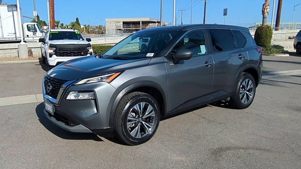 Used 2023 Gun Metallic Nissan SV image 4