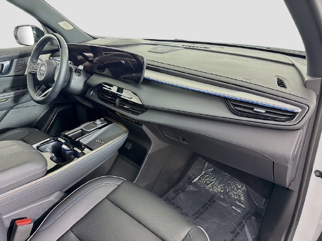 Used 2025 White Frost Tricoat Buick Avenir image 32