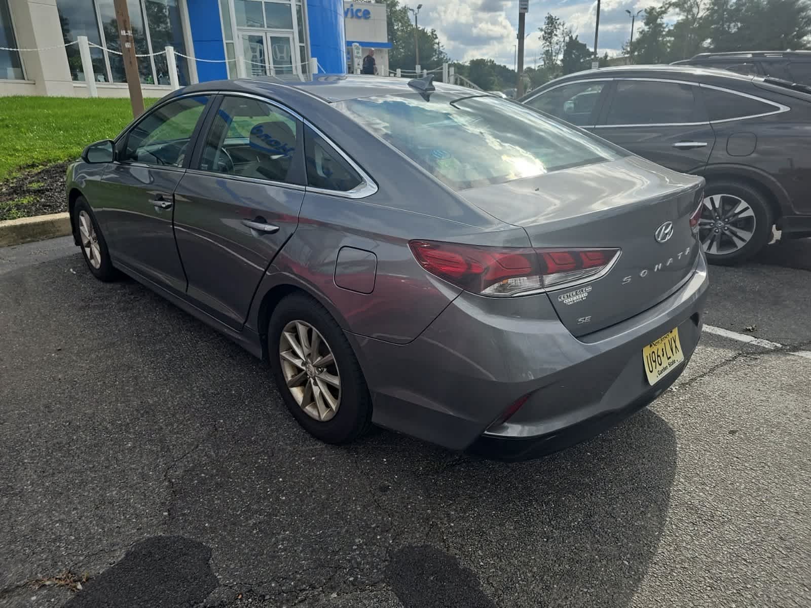 Used 2019 Machine Gray Hyundai SE image 2