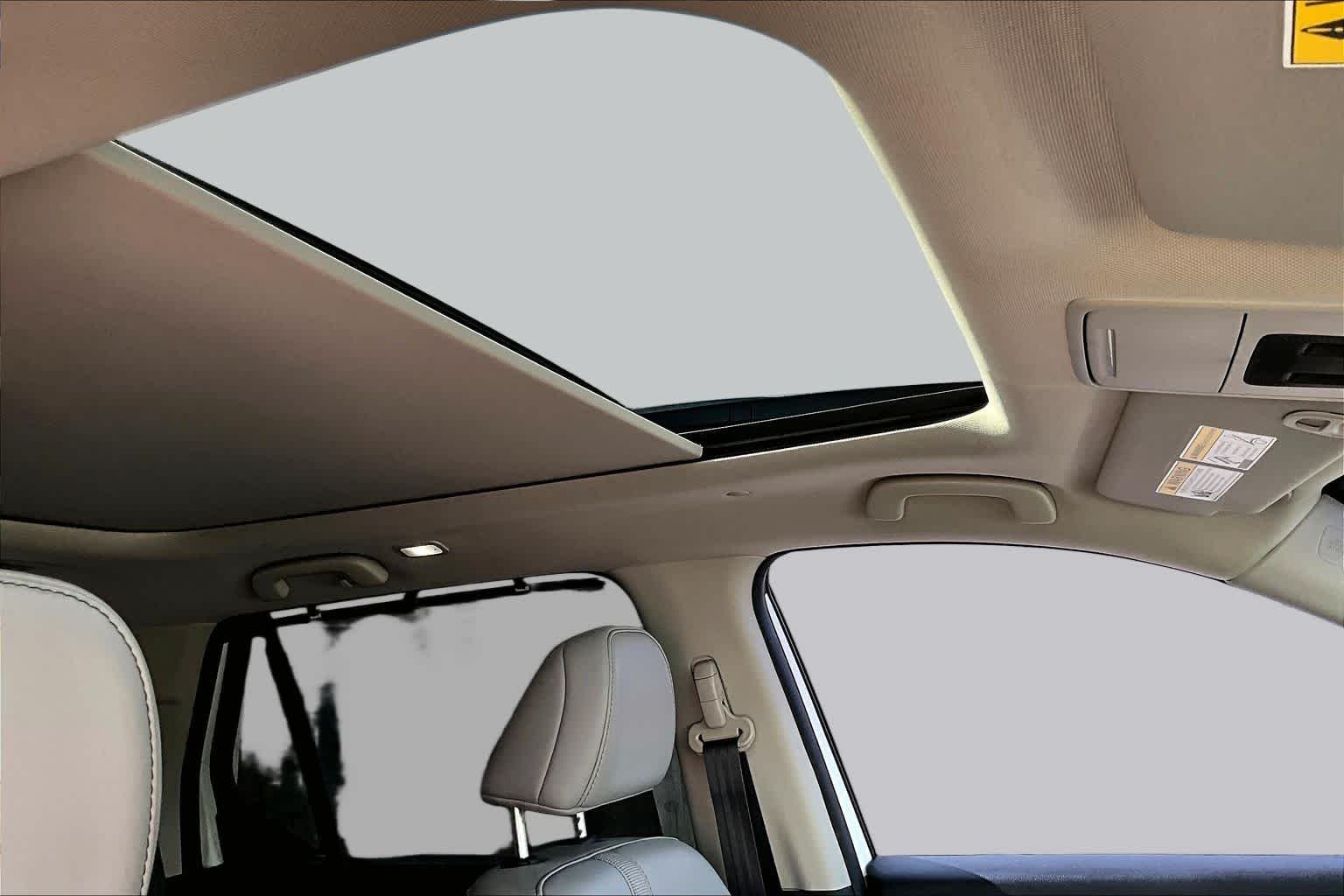 Used 2023 Platinum White Pearl Honda Touring image 14