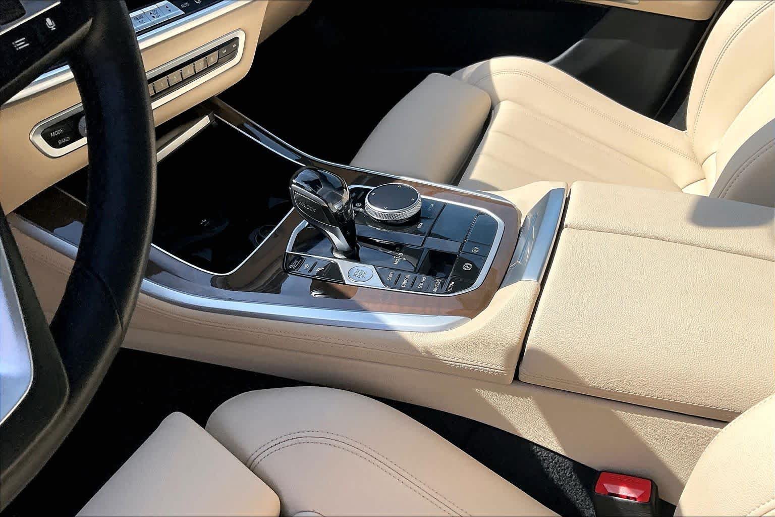 Used 2021 Mineral White Metallic BMW xDrive40i image 15
