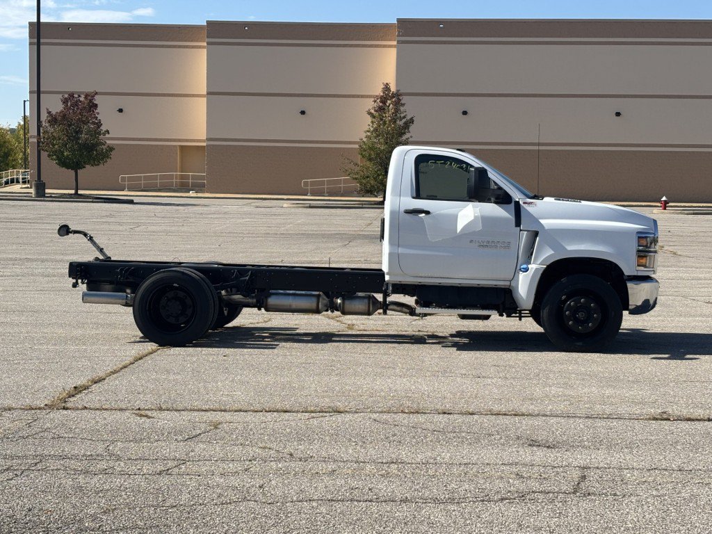 Used 2024 White Chevrolet Work Truck image 10