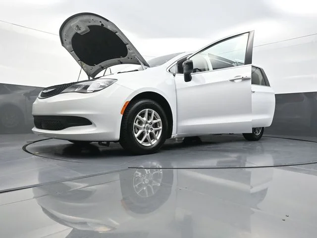 Used 2024 White Chrysler LX image 33