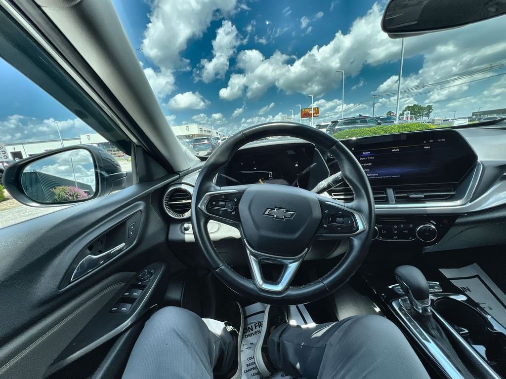 Used 2025 Gray Chevrolet ACTIV image 14