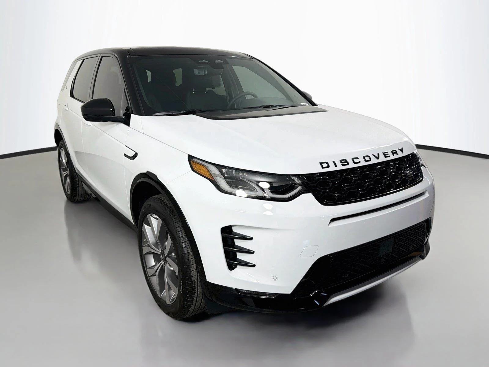 New 2026 Fuji White Land Rover Landmark Edition image 3