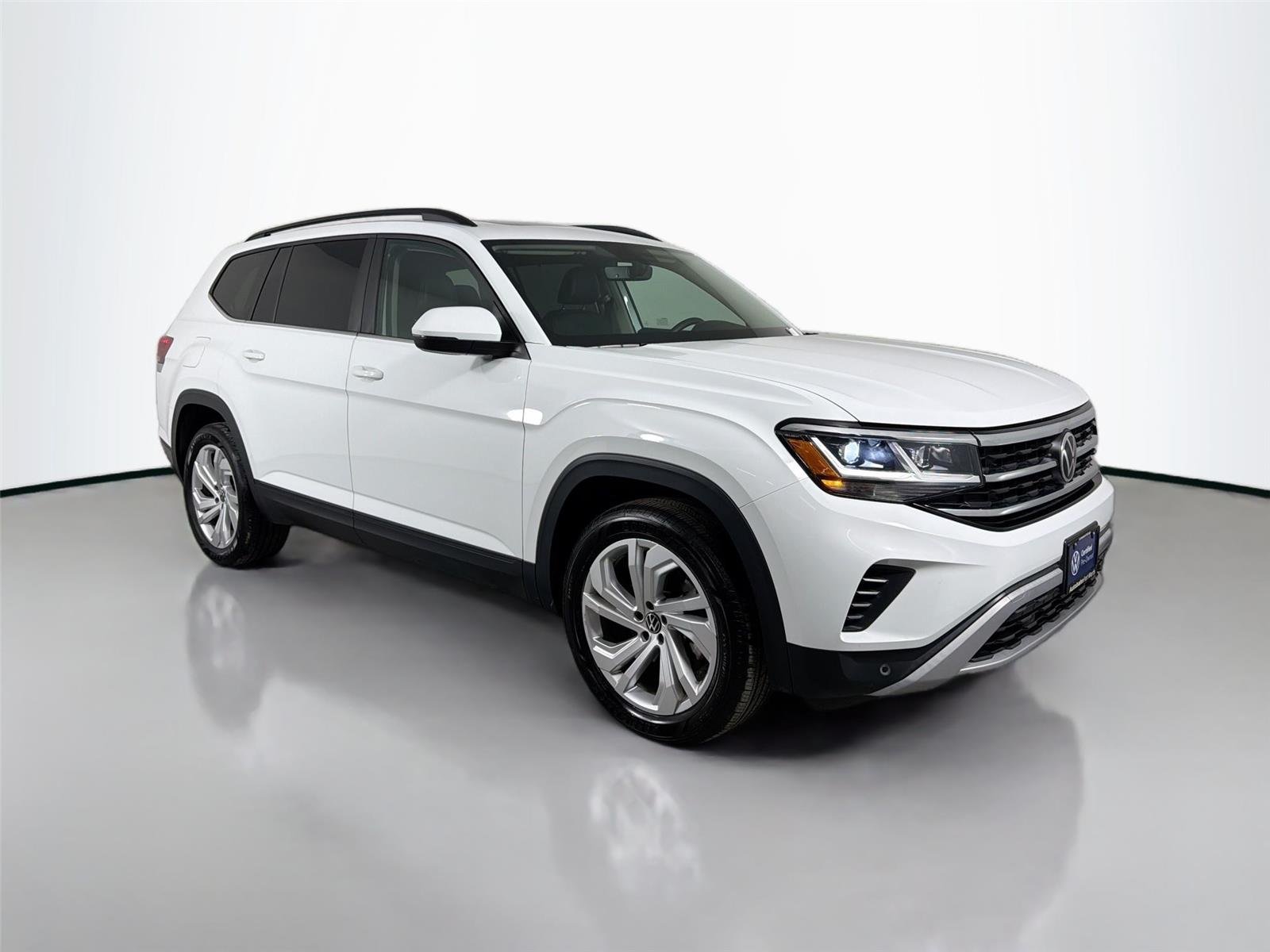 Certified Used 2023  Volkswagen 2.0T SE w/Technology image 3