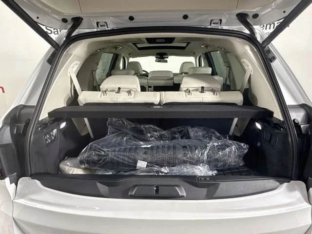 New 2027 Mineral White Metallic BMW xDrive40i image 27
