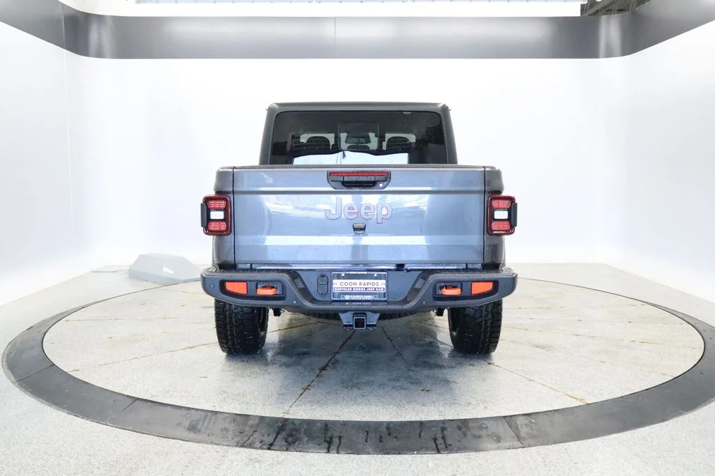 New 2026 Granite Crystal Metallic Clear-Coat Exterior Paint Jeep Mojave image 4