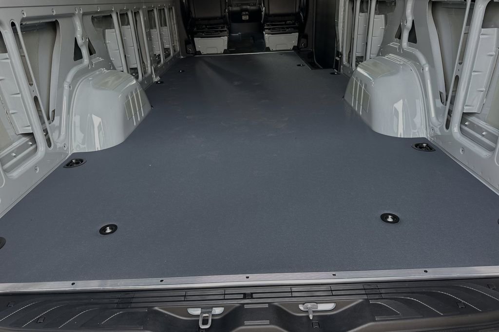 Used 2024  Mercedes-Benz Cargo 170 WB image 15