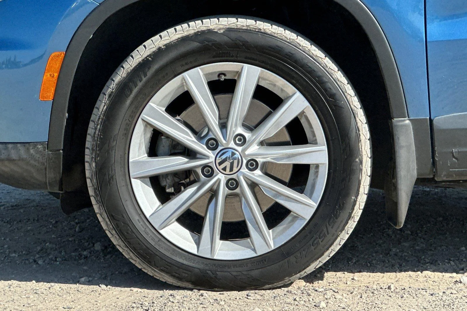 Used 2017 Pacific Blue Metallic Volkswagen SUV image 23