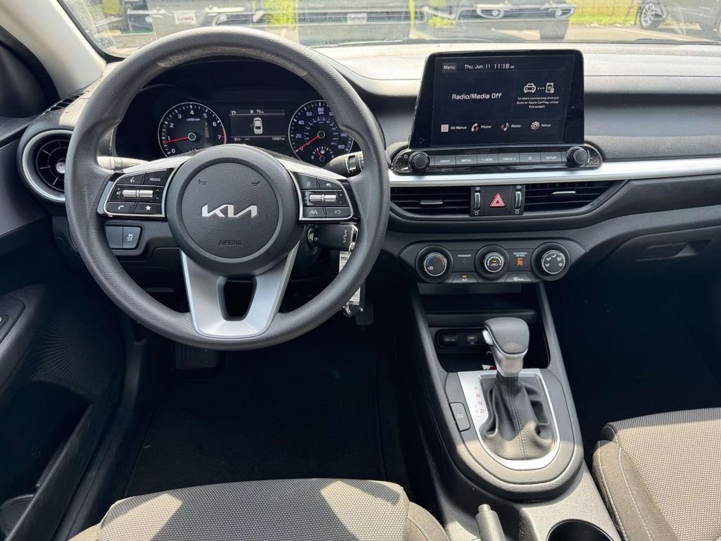 Used 2024 White Kia LXS image 15