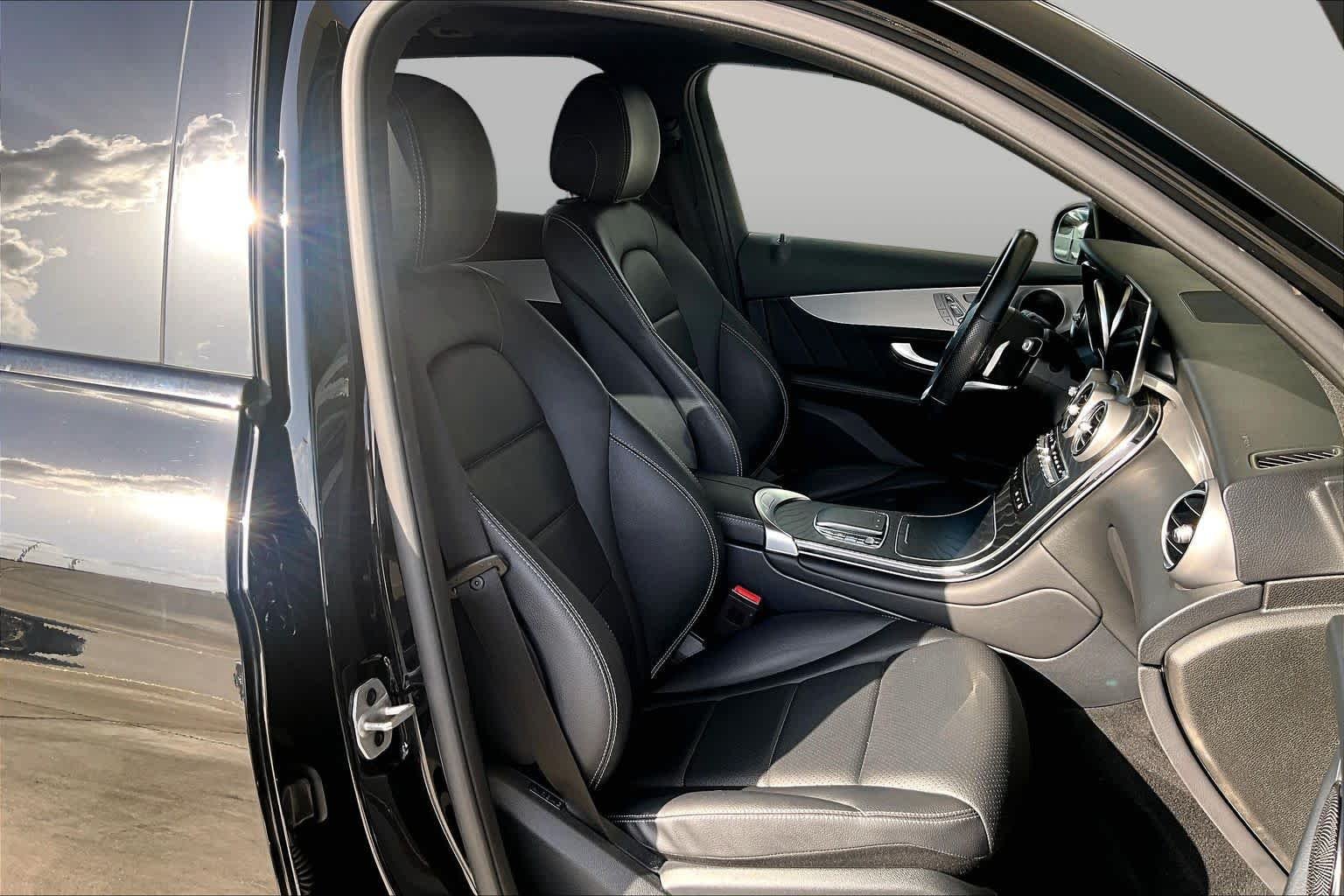 Used 2022 Black Mercedes-Benz GLC 300 image 9