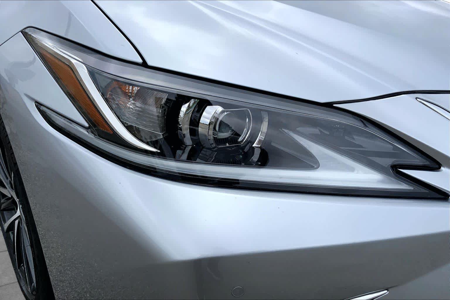 Used 2024 Iridium Lexus  image 27