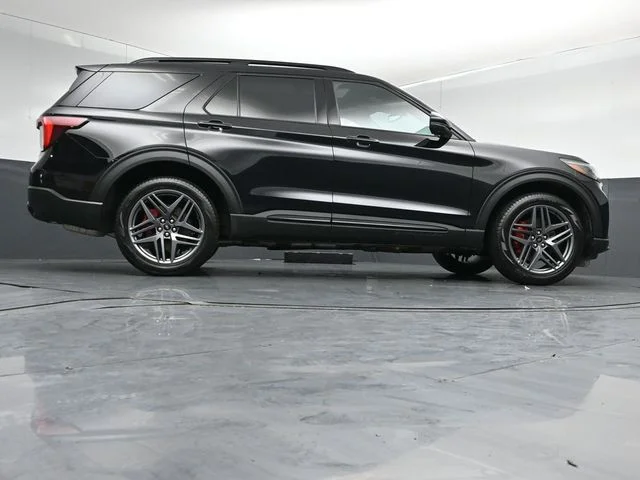 Certified Used 2025 Agate Black Metallic Ford ST-Line image 46