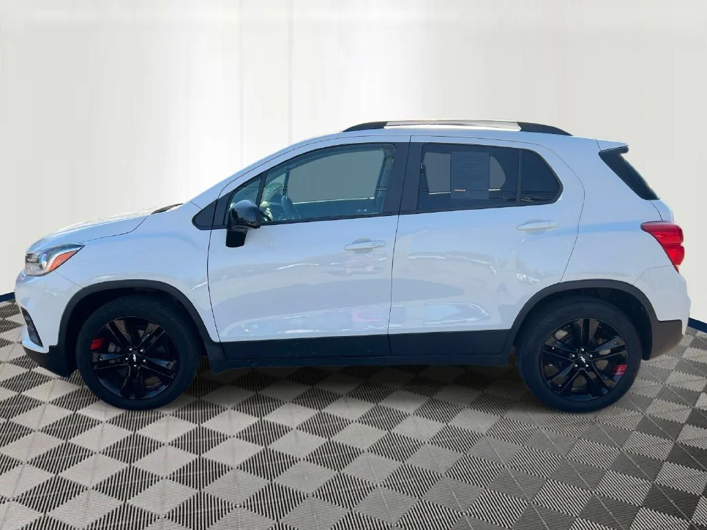 Used 2020 Chevrolet Trax LT with VIN KL7CJLSB0LB322699 for sale in Eastpointe, MI