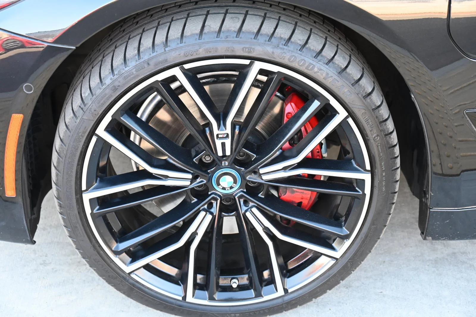 Used 2022 Black Sapphire Metallic BMW 530e iPerformance image 19