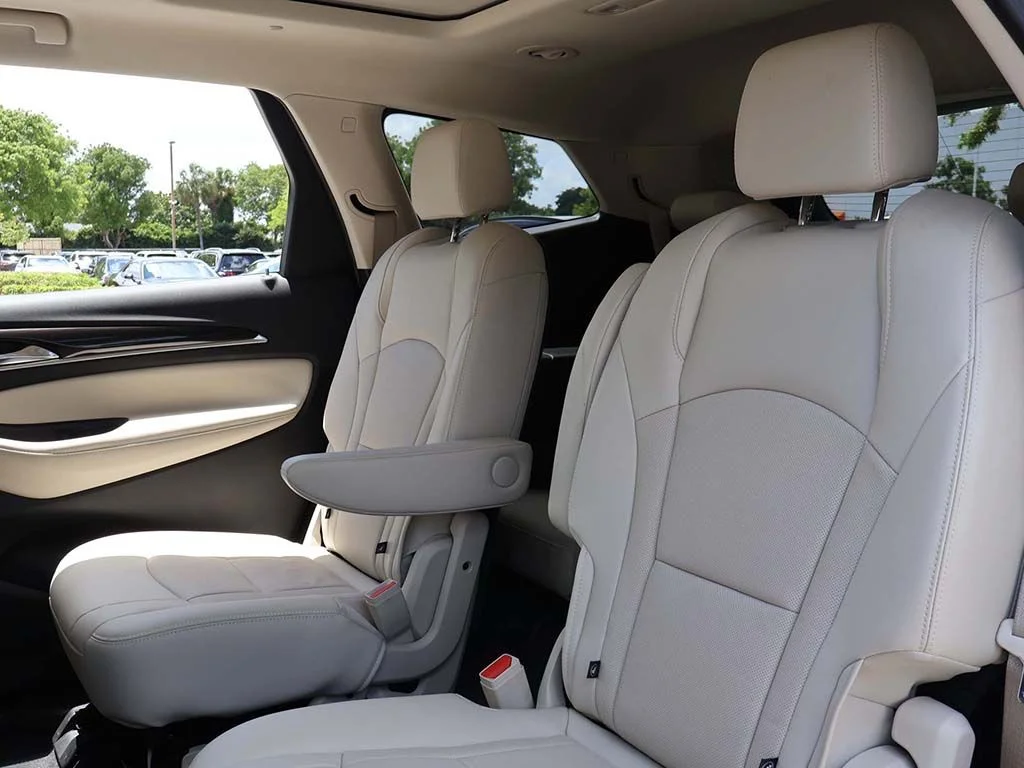 Used 2023 White Buick Premium Group image 40