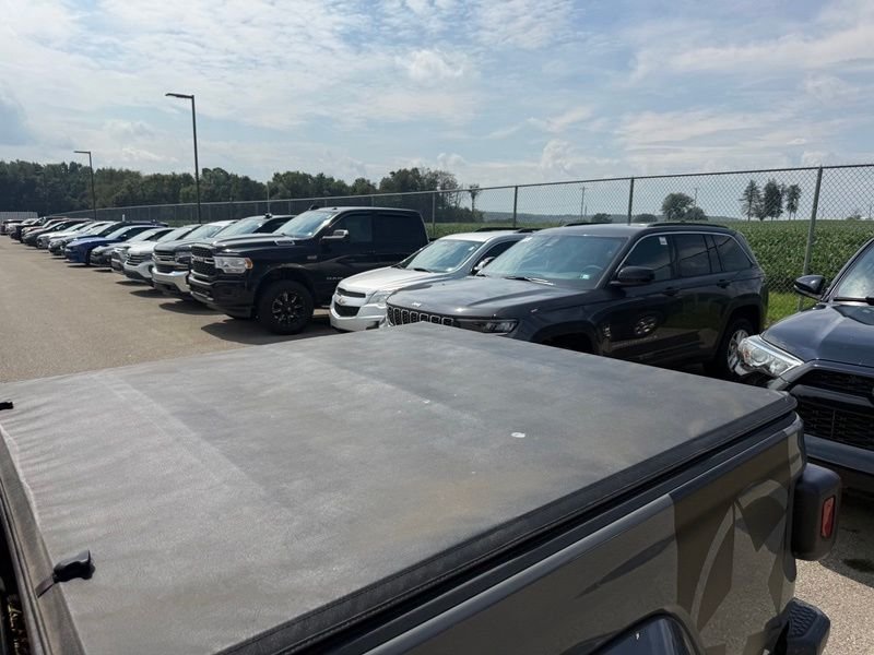 Used 2023 Gray Jeep Sport S image 5